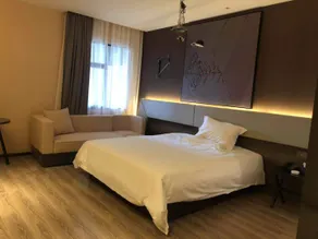IU Hotel Zhengzhou University First Affiliated Hospital East Campus High Speed Railway Park Metro St - Image 2