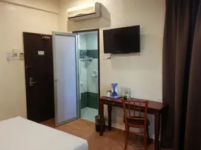 Hotel 22 Gurney - Image 2