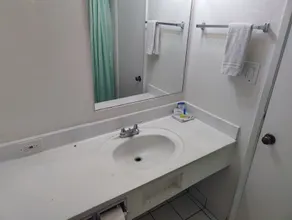 Best Inn & Suites - Image 3
