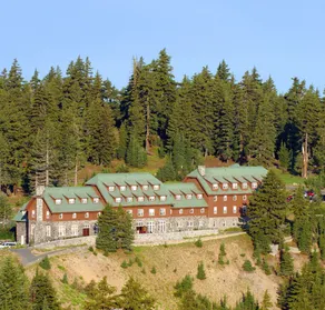 Crater Lake Lodge - Image 4