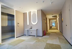 IU Hotel (Zhuzhou Hongqi Square District Government) - Image 4