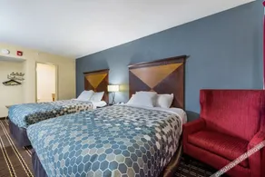 Econo Lodge Inn & Suites - Image 4