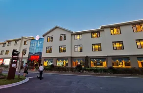 Quanfeng Hotel - Image 4