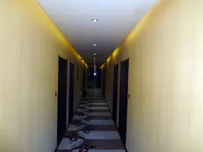Lily Business Hotel Huashan - Image 3