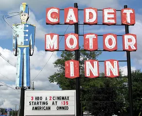 Cadet Motor Inn - Image 3