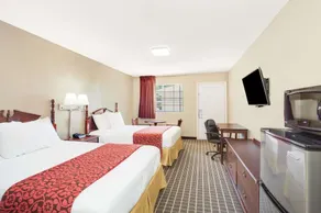 Clarion Pointe Athens - Image 5