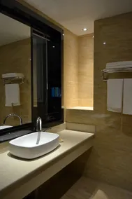 Golden Phoenix Hotel Luohe - Image 3