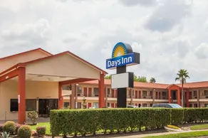 Days Inn by Wyndham Houston-Galleria TX - Image 3