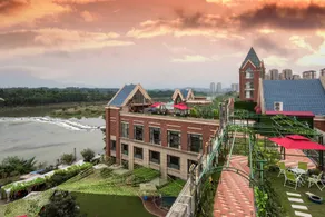 Cheerer Lake Hotel - Image 5