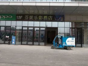 Fenni Music Video Hotel - Image 4