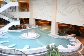Yatai New City Hot Spring Hotel - Image 3