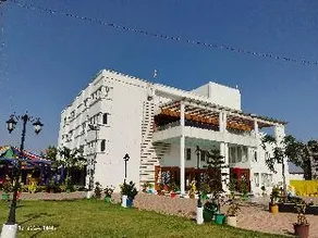 Moments Resort - Image 3