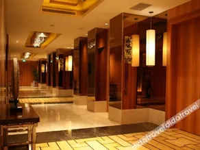 Jinling Lakeview Hotel - Image 2