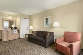Travelodge Suites by Wyndham New Glasgow - Image 4