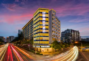 Home Inn Kunming Wangfujing Hotel - Image 1