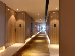 S International Hotel - Image 4