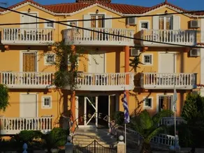 Planos Beach Aparthotel - Image 3