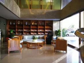 Yinglun Hotel - Image 1