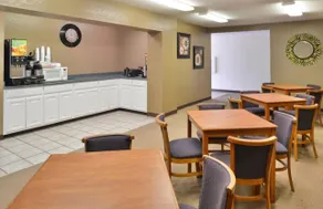 Comfort Crest Inn Smackover - Image 4