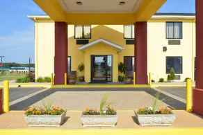 Americas Best Value Inn Brandenburg - Image 2