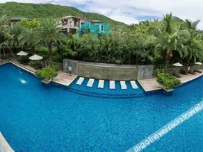 Sanya Mountain and Sea Resort Villa - Image 3