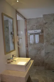 Wodun Platinum Hotel (Qinzhou East Railway Station Niannianfeng Plaza) - Image 3