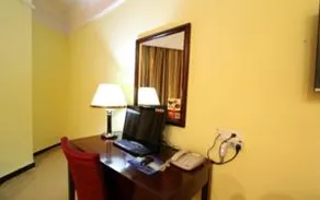 Bevebly Hotel - Image 2