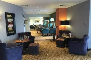 Premier Inn Cambridge East - Newmarket Road - Image 5