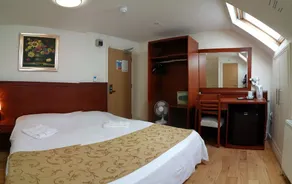 Corner House Hotel - Image 4