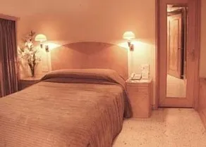 The Oakwood - Image 3