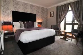 The Hillcrest Hotel - Image 2
