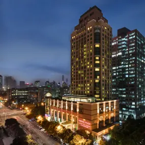 Parkline Century Park Hotel Shanghai - Image 4