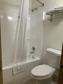 Town & Country Inn - Image 5