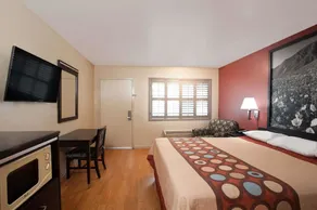 Super 8 by Wyndham Pasadena/LA Area - Image 5