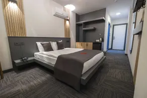 Dewy Hotel - Image 5