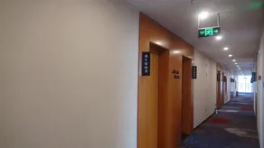 Huahai Holiday Hotel - Image 4