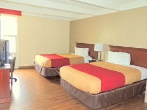 Econo Lodge Wickliffe - Cleveland East - Image 4