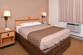 Americas Best Value Inn & Suites Atlantic - Image 2