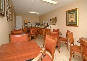 Surestay Hotel by Best Western Ridgeland - Image 4