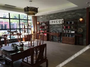 Golden Hotel - Image 4