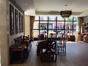 Golden Hotel - Image 5
