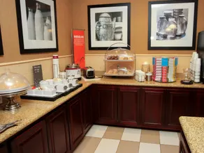 Hampton Inn Clinton - Image 3
