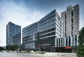 Hampton by Hilton Yangzhou Yangtze River Hotel - Image 2
