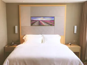 Lavande Hotel Zhuhai Aviation New Town Airport - Image 1