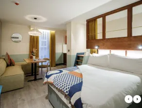 Room2 Belfast Hometel - Image 4