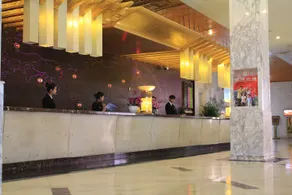 Lakeside Hotel - Image 5