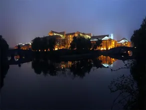 Shaoxing Mirror Lake Hotel - Image 4