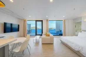 Miamor Pool Villa - Image 2