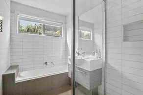 Living The Beach Dream - Pets, WiFi, 4 bdrm, 450m Shops - Image 5