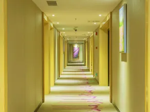 Lavande Hotel Zhuhai Aviation New Town Airport - Image 4